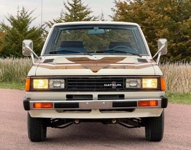 1981-Datsun-720-front.jpg